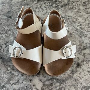 Old Navy toddler sandals, size 6